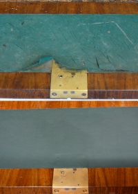 Detail: Schreibfläche erneuert in Leder